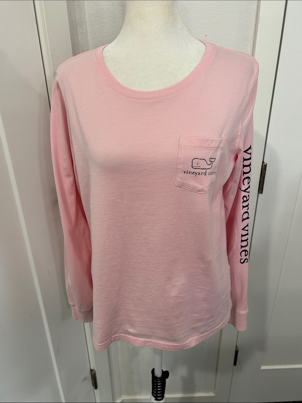 Vineyard Vines women’s Light Pink Long Sleeve Pocket Tee